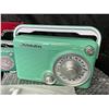 Image 2 : Lot of 1 Retro/Vintage Style Portable AM/FM Radio - Brand New