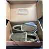 Image 1 : Lot of 1 Pair of Clarks Slippers - Size 8M