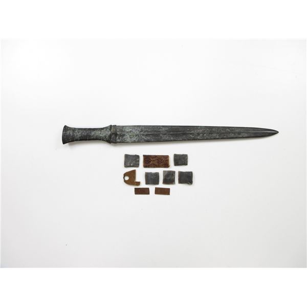 REPRODUCTION DAGGER AND FLINTS LOT