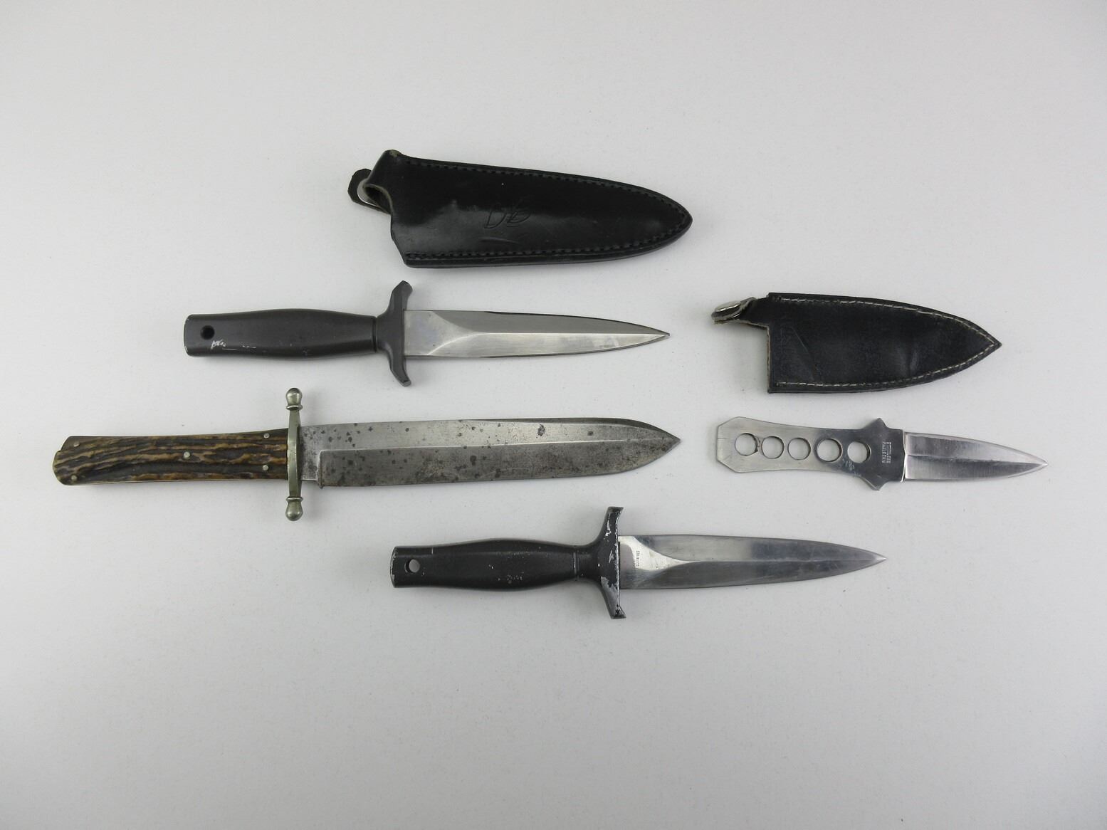 ASSORTED DAGGER TYPE KNIVES LOT