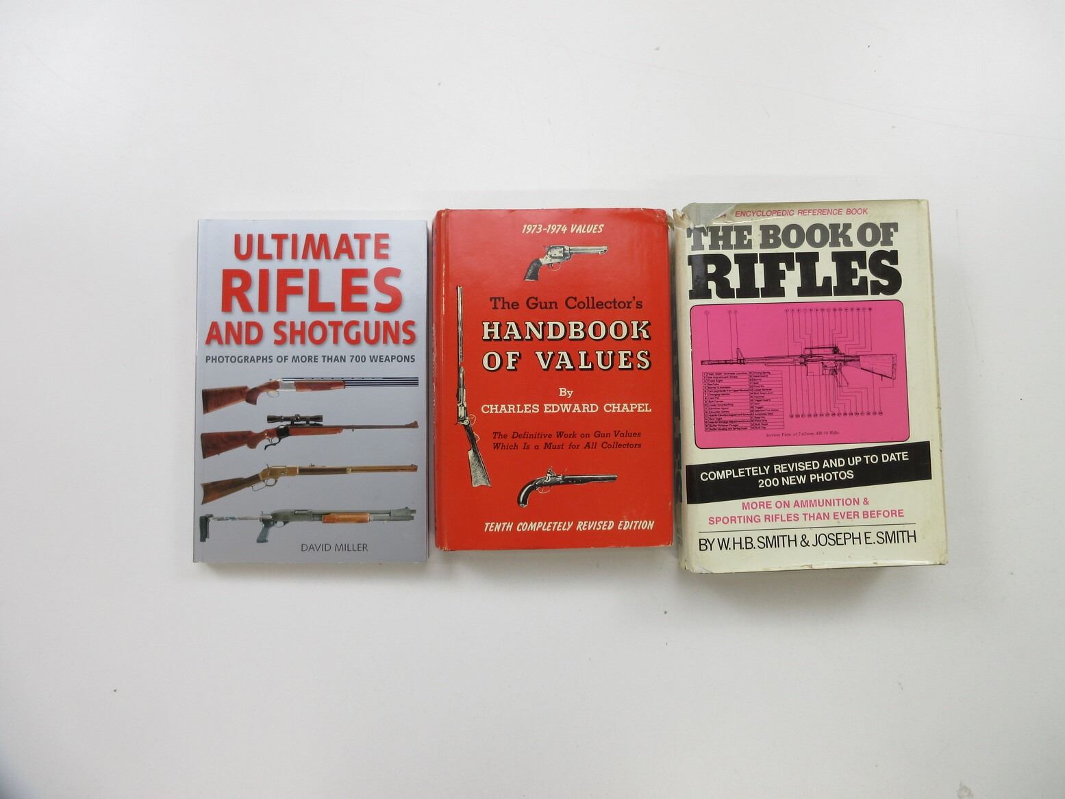 ASSORTED GUN / RIFLE BOOK LOT