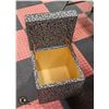Image 2 : VINTAGE STORAGE TRUNK/STOOL- 16" X 15" X 15"