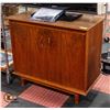 Image 1 : VINTAGE WOOD ENTERTAINMENT CABINET H-31.5" W-36"