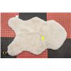 Image 1 : MONN CHATEAU LUXURY COLLECTION FAUX SHEEPSKIN RUG