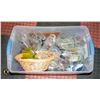 Image 1 : TOTE FULL OF LIQUOR GLASSES & CRYSTAL