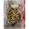Image 3 : 2 totes of misc "50 States" vines & twine vines