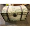 Image 2 : Vintage steamer trunk - approx. 32in wide x 20in tall x 18in depth