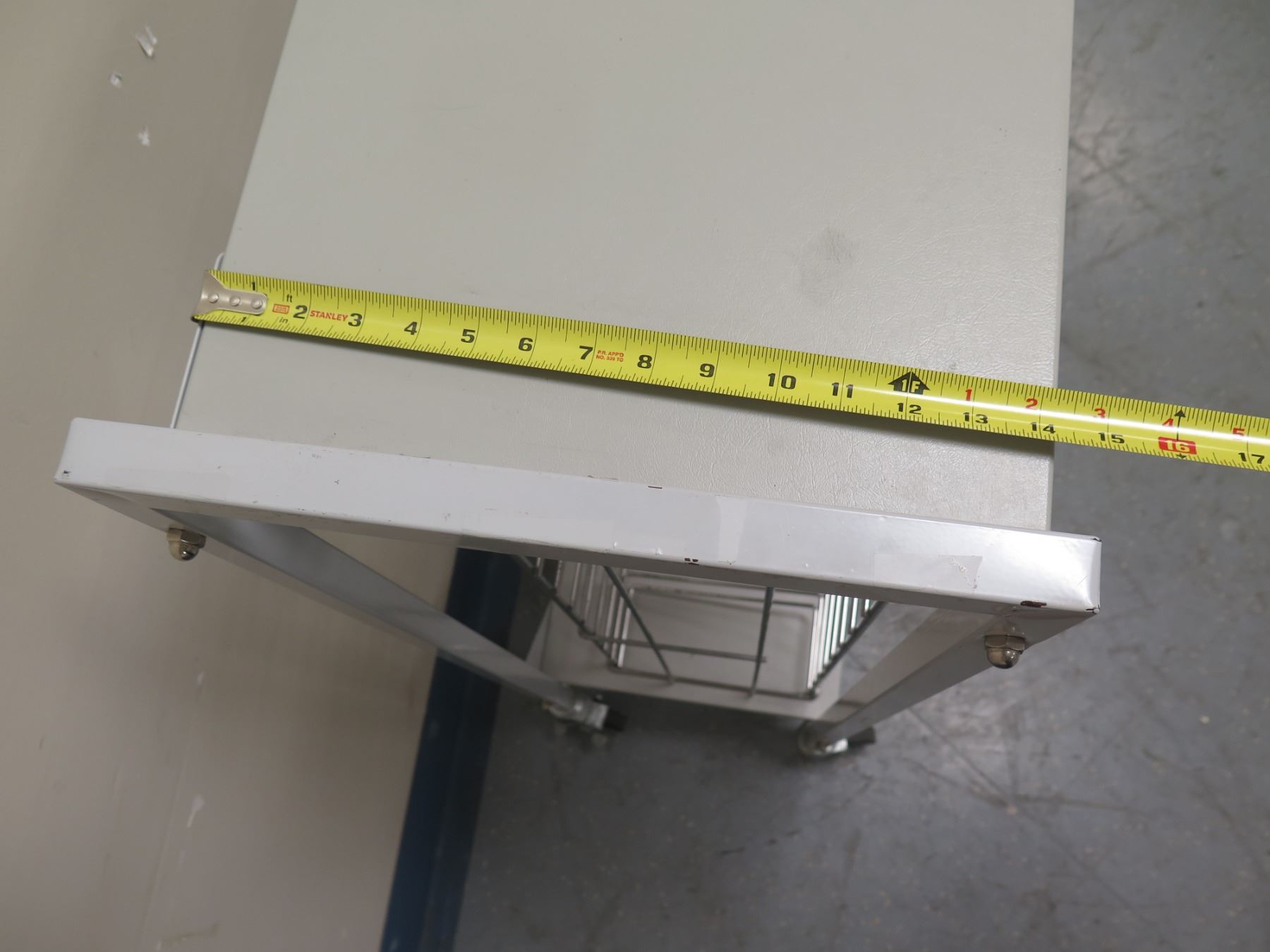 Rolling Metal Storage Shelf 32 X 14 X 46 H Rolling metal storage shelf 32 x 14 x 46 h