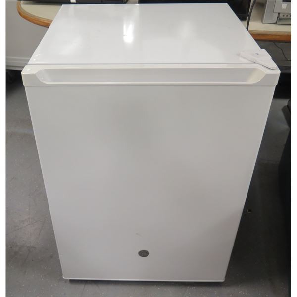 General Electric GCE06 Compact Refrigerator (does not get cold)