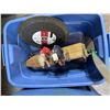 Image 2 : 2 Bin lot - Cuisinart Griddler panini press - x2 painted wooden pieces - wooden bird - wooden moving