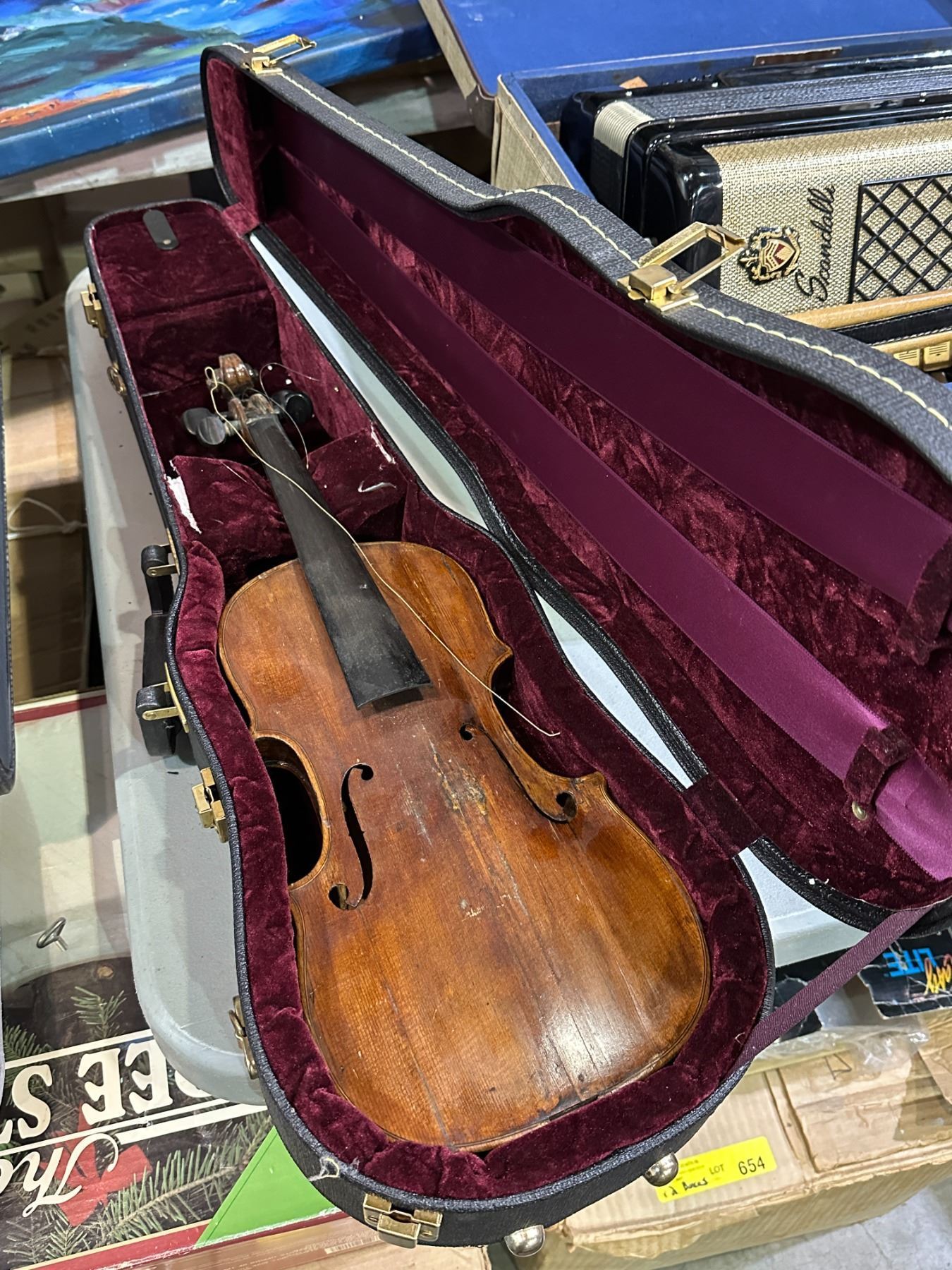 Antique very old violin - Possibly pre 1900 (As no label / markings inside)