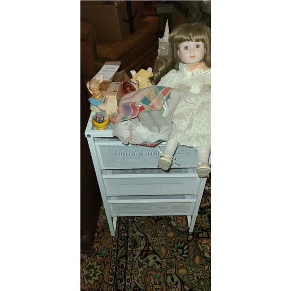 Hawthorne Village, Dolls & More B