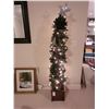 Image 1 : Lighted Christmas Tree B