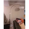 Image 1 : Arched Floor Lamp B