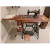 Image 1 : Antique Singer Sewing Machine