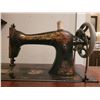 Image 34 : Antique Singer Sewing Machine
