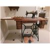 Image 39 : Antique Singer Sewing Machine