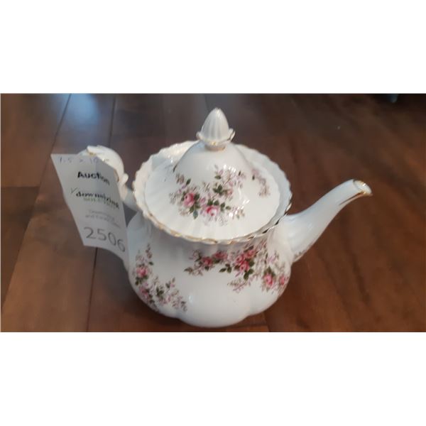 Royal Albert Lavender Rose Teapot A