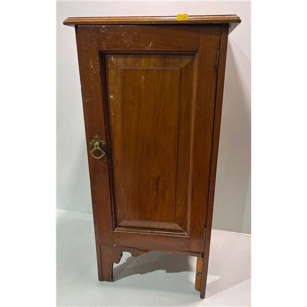 Decorative Vintage Wood Side Table with Two Shelves 15Wx14Dx30.5H (need tlc)