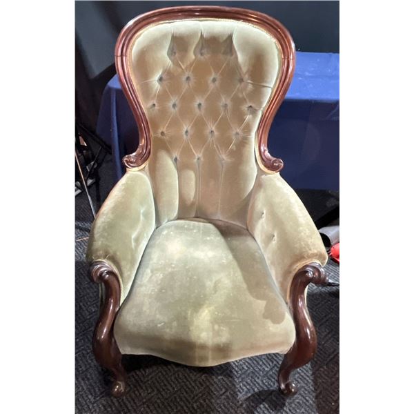 Vintage Queen Anne Style Green Velvet Chair (needs cleaning and minor repairs) 29wx35dx42h