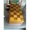 Image 4 : Chess pieces in wooden box, framed fish with a reel and net (2)
