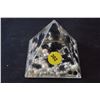 Image 1 : Vintage Pyramid paperweight
