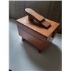 Image 1 : Wooden shoe shine box