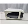 Image 1 : "Danby" microwave, model: DMW799W - 700 watt - works
