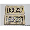 Image 1 : Pair of 1957 Saskatchewan license plates - 169-237