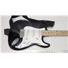Image 2 : "Silvertone" black electric guitar, strings intact - chip on side