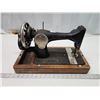 Image 1 : Vintage Singer sewing machine - turns freely