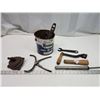 Image 2 : Pail of assorted tools