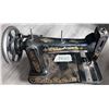 Image 4 : Vintage sewing machine - Raymond