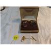 Image 1 : Cuff links and vintage pearl tie tack