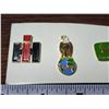 Image 2 : 3 Assorted agriculture pins - Case, John Deere, International pins