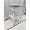 Image 2 : White wicker plant stand/stool - 21.5"H x 13"x13"