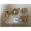 Image 1 : 4 piece lot of vintage, gold toned brooches