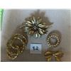 Image 1 : 4 piece lot of vintage, gold toned brooches