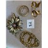 Image 2 : 4 piece lot of vintage, gold toned brooches