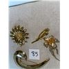 Image 2 : 4 piece lot of vintage, gold toned brooches