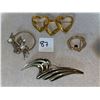 Image 1 : 4 piece lot of assorted brooches