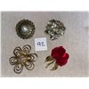 Image 1 : 4 pieces of assorted brooches