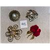 Image 2 : 4 pieces of assorted brooches