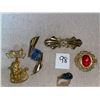 Image 2 : 5 piece lot of assorted, gold toned brooches