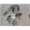 Image 1 : 5 piece lot of silver toned, vintage, brooches