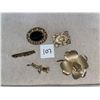 Image 1 : 5 piece lot of assorted, vintage brooches