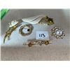 Image 2 : 5 pieces of assorted, gold toned brooches