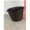 Image 2 : ANTIQUE CAST IRON POT MARKED "A8"