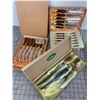 Image 1 : VINTAGE BOXED CUTLERY