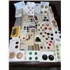 Image 2 : Assortment of vintage buttons, in cards